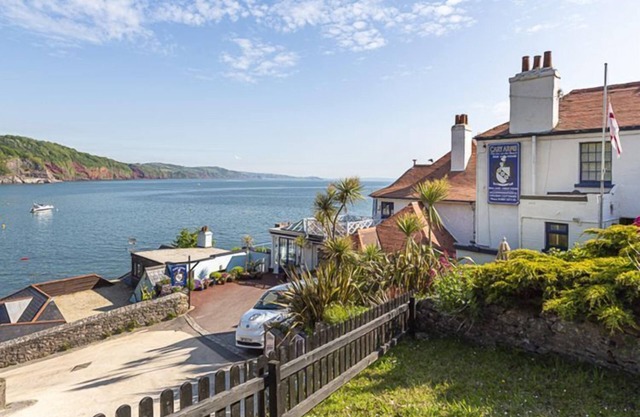 3 Bed - Smugglers Cottage - Sleeps 6 guests in 3 bedrooms