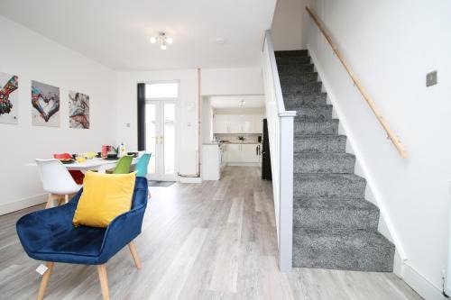 3-Bed Townhouse - Central, Free parking