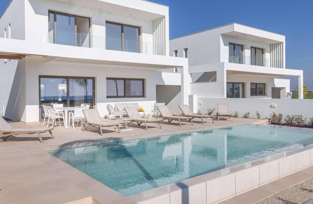 3 bed villa, gym, sauna, stunning views