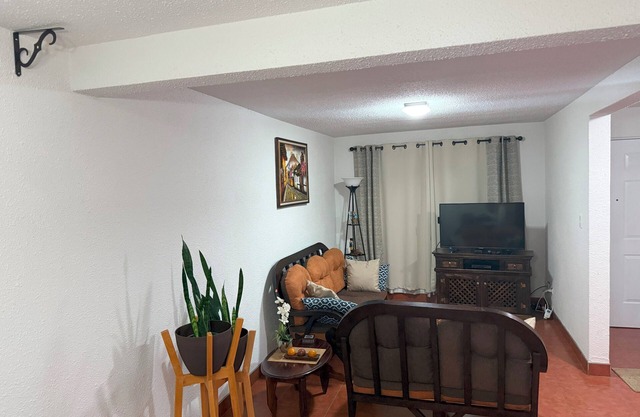 3 bedroom house 10 minutes from Antigua, down the road from Parque Florencia