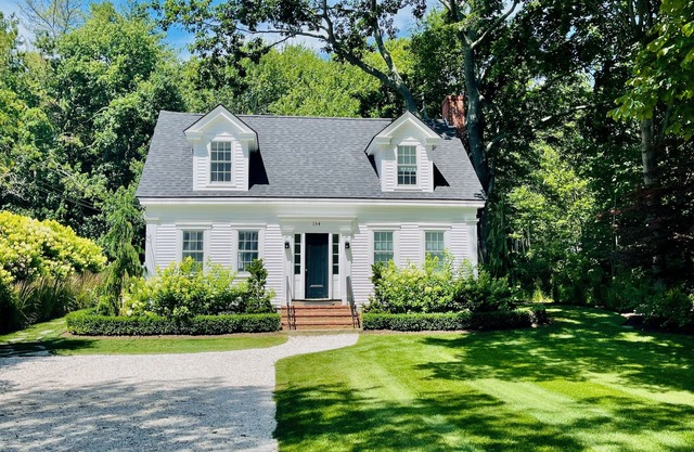 3 Bedroom, 2.5 Bathroom in Cape Porpoise walk to harbor!