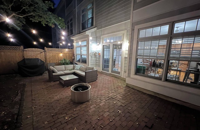 3-bedroom 2.5 bath spacious townhome in charming Manasquan w/ WiFi, AC, parking
