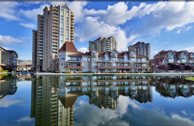 3 dormitorios, 2 baños condominio en el piso 15 con vista al lago impresionante