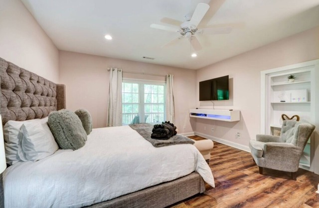 3-bedroom/2 bath house in serene Blue Ridge. Nestled in the tress. Peace awaits