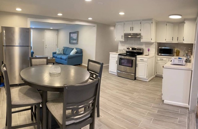 3 bedroom 2 bath Vacation Home near beach