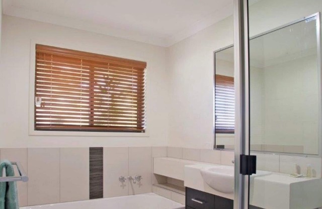 3 Bedroom, 2 bathrooms. Ocean view, 5 minute walk to shops and beach