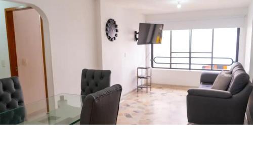 3 Bedroom, 2 bathroom Cabecera del LLano With Doorman