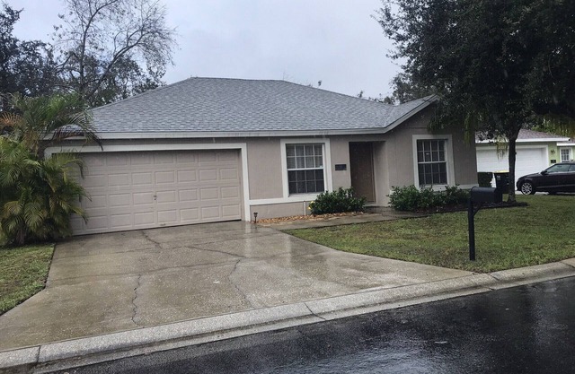 3 Bedroom/2 Bathroom Home with Enclosed Porch (Sleeps 5-6)
