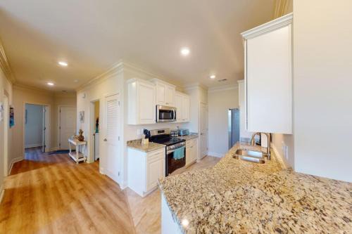 3 bedroom 2bathroom Condo with Pool 81 Delray Drive 2E