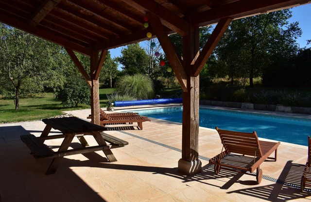 Casa de vacaciones de 3 dormitorios y 3 baños con piscina y piscina.