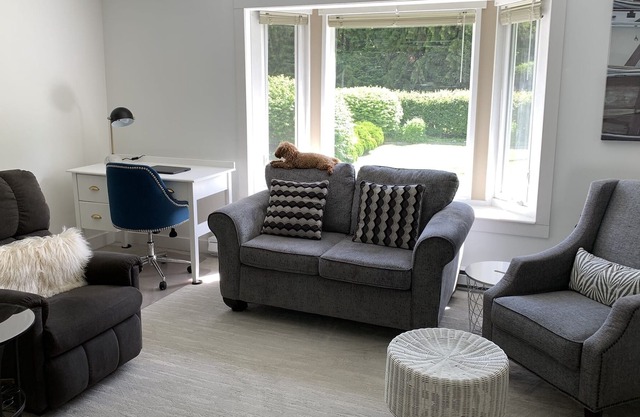 3-bedroom 4 min drive to the beach and boat launch, Pets Welcome! Aug discounted