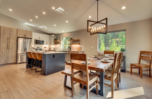 3 Bedroom, AC, Hot Tub, Grill, Newly Built, Open Floor Plan, Wifi, 1 of 6 – Emerald Bay Escape