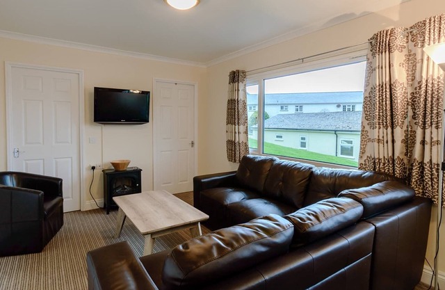 3 bedroom accommodation in Gilfach-Yr-Halen