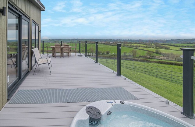 Alojamiento de 3 habitaciones en Midsomer House, East Compton