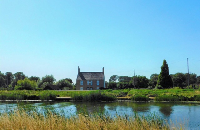 Alojamiento de 3 habitaciones en Ten Mile Bank, near Downham Market