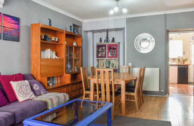Alojamiento de 3 habitaciones en Banwen Neath