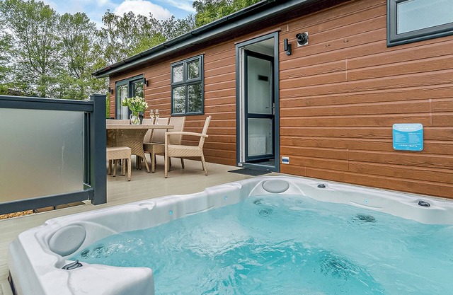 Contemporary spacious lodge ideal for families or friends wanting to enjoy the on-site activities.