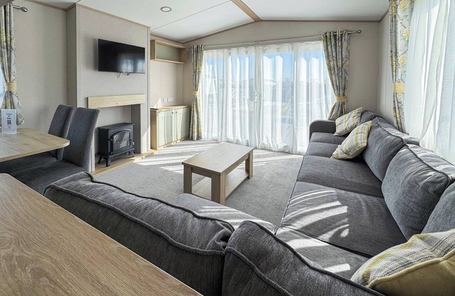 3 bedroom accommodation in Colchester