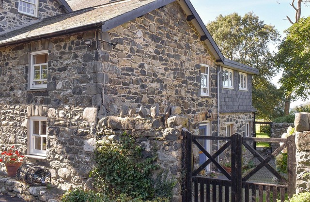 3 bedroom accommodation in Llwyngwril, near Barmouth