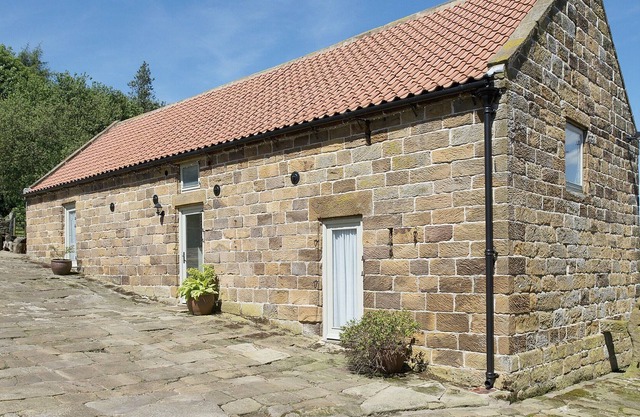 3 bedroom accommodation in Castleton