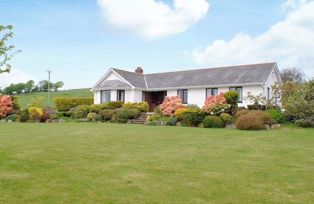 3 bedroom accommodation in Bwlchyfadfa, Talgarreg
