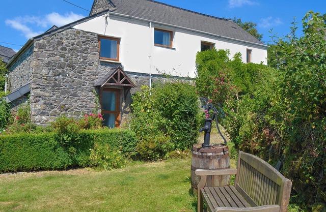 Alojamiento de 3 habitaciones en Cudlipptown, near Tavistock
