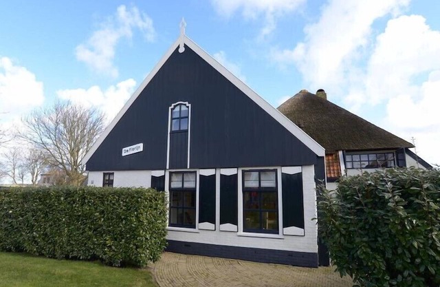 3 bedroom accommodation in Oosterend