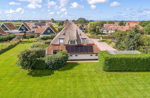 3 bedroom accommodation in Oosterend