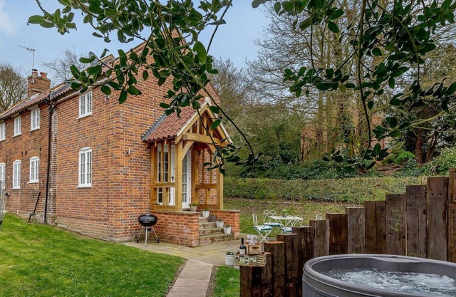 3 bedroom accommodation in Geldeston, near Beccles