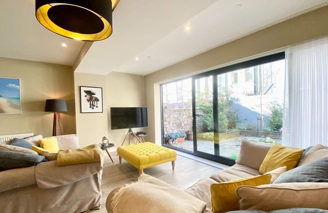 3 bedroom accommodation in Bristol