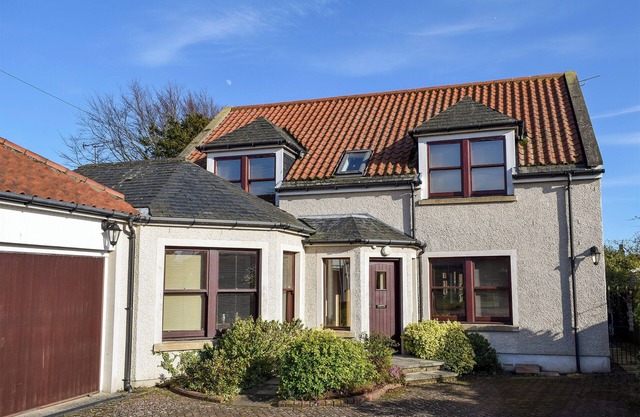 Alojamiento de 3 habitaciones en Crail