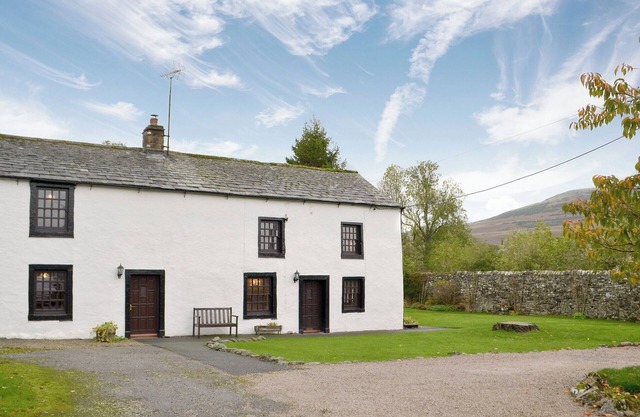 Alojamiento de 3 habitaciones en Bampton Grange, cerca del puente Pooley