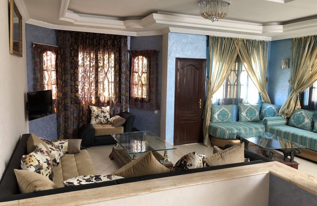 Apartamento de 3 dormitorios con aire acondicionado en el primer piso de Villa Yasmine tranquilo y seguro