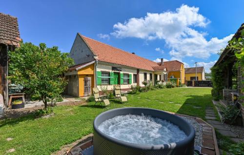 3 Bedroom Amazing Home In Hlebine
