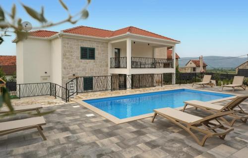 3 Bedroom Amazing Home In Runovic