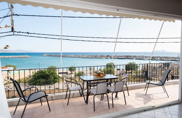 3 bedroom apartment with harbor view - near the beach