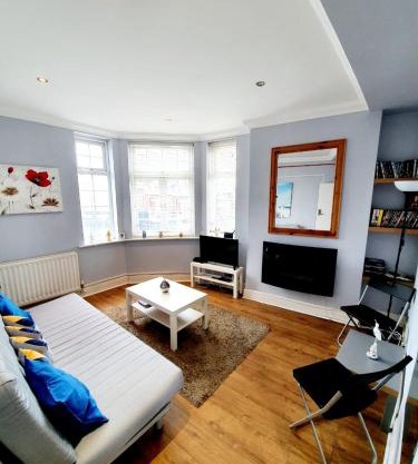 3 Bedroom Apartment Next To Westcliff-On-Sea Station