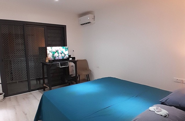 3-bedroom apartment sleeps 9, 2-minute walk from ferry dock