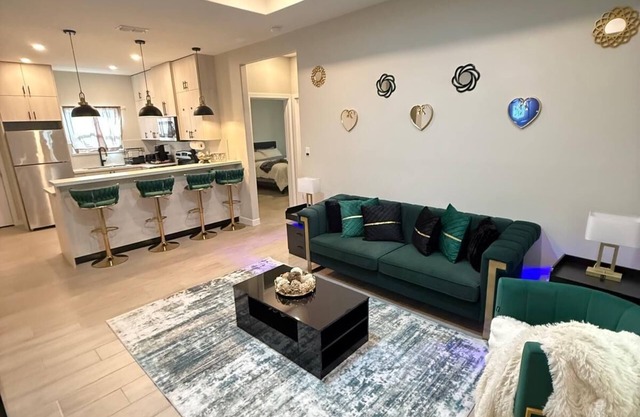 3-bedroom apartment with Free WiFi/ parking and big backyard