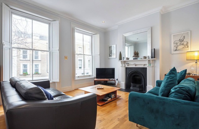3-bedroom apartment with terrace on a quiet one-way street