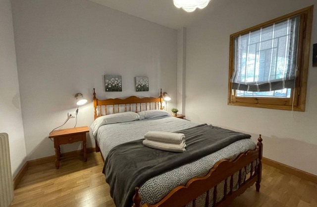 Apartamento de 3 habitaciones con piscina, terraza y garaje en Jaca