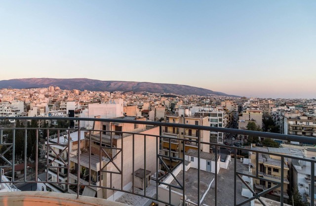 3 Bedroom apt in Athens With Acropolis View