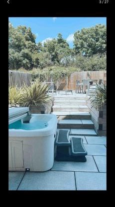 3 Bedroom Beautiful Home with Garden, AC, Hot Tub