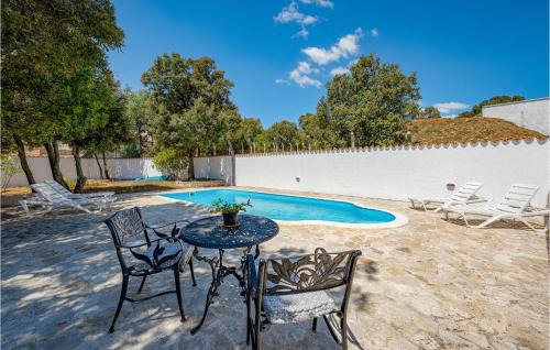 3 Bedroom Beautiful Home In Pavicini