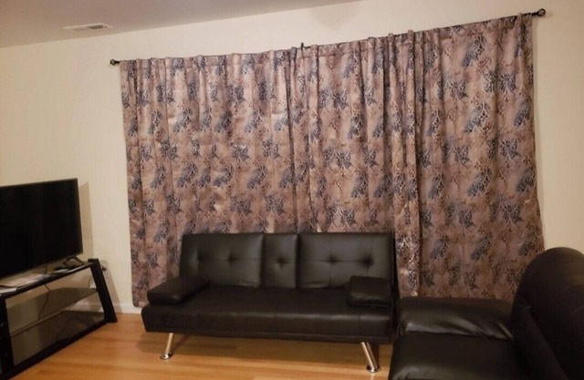 3-bedroom building in cool Bridgeport neighborhood one block from Stratford CT.