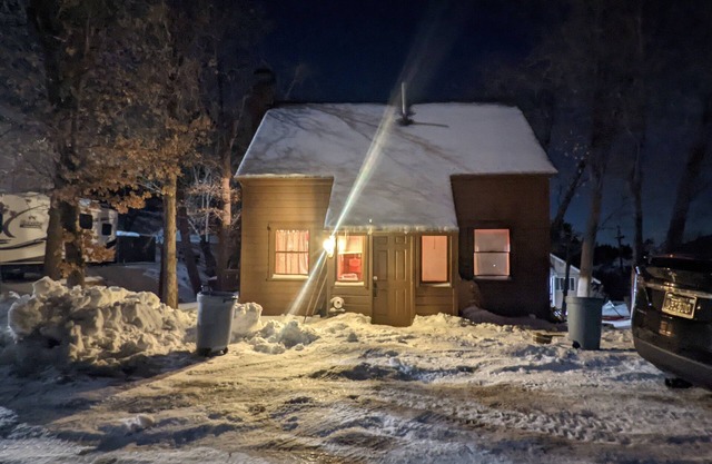 3 bedroom cabin 1 min walk from lake *newly remodeled