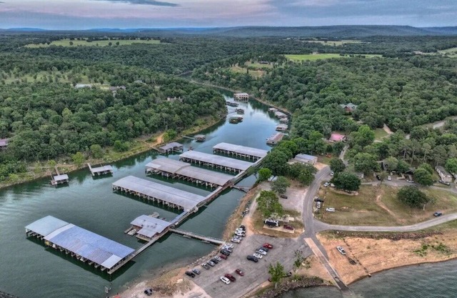 3-bedroom cabin at Sixshooter Marina