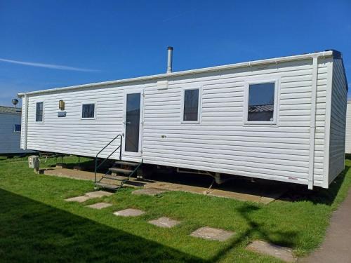 3 Bedroom Caravan - Sleeps 8 Parking Pets Beach