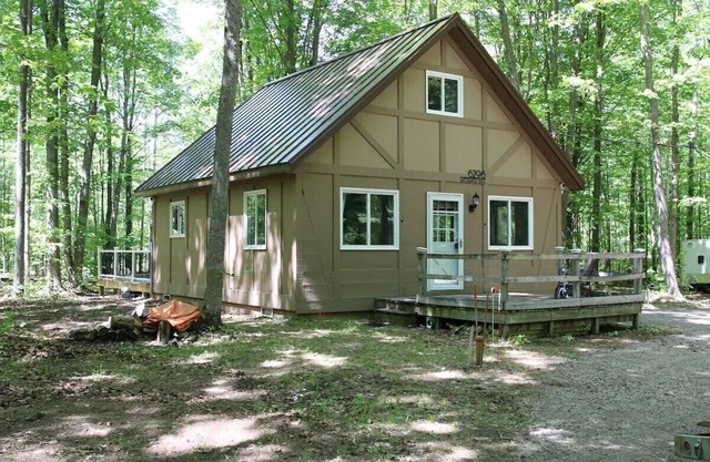 3-bedroom chalet in fabulous Lakes of the North with AC, WiFi