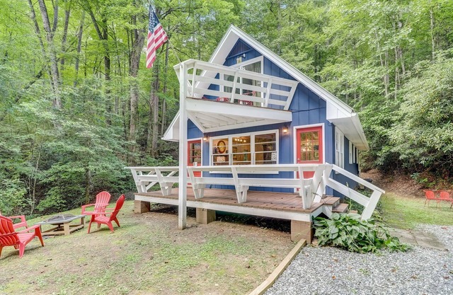 3-bedroom chalet in marvelous Whittier with fireplace, private balcony